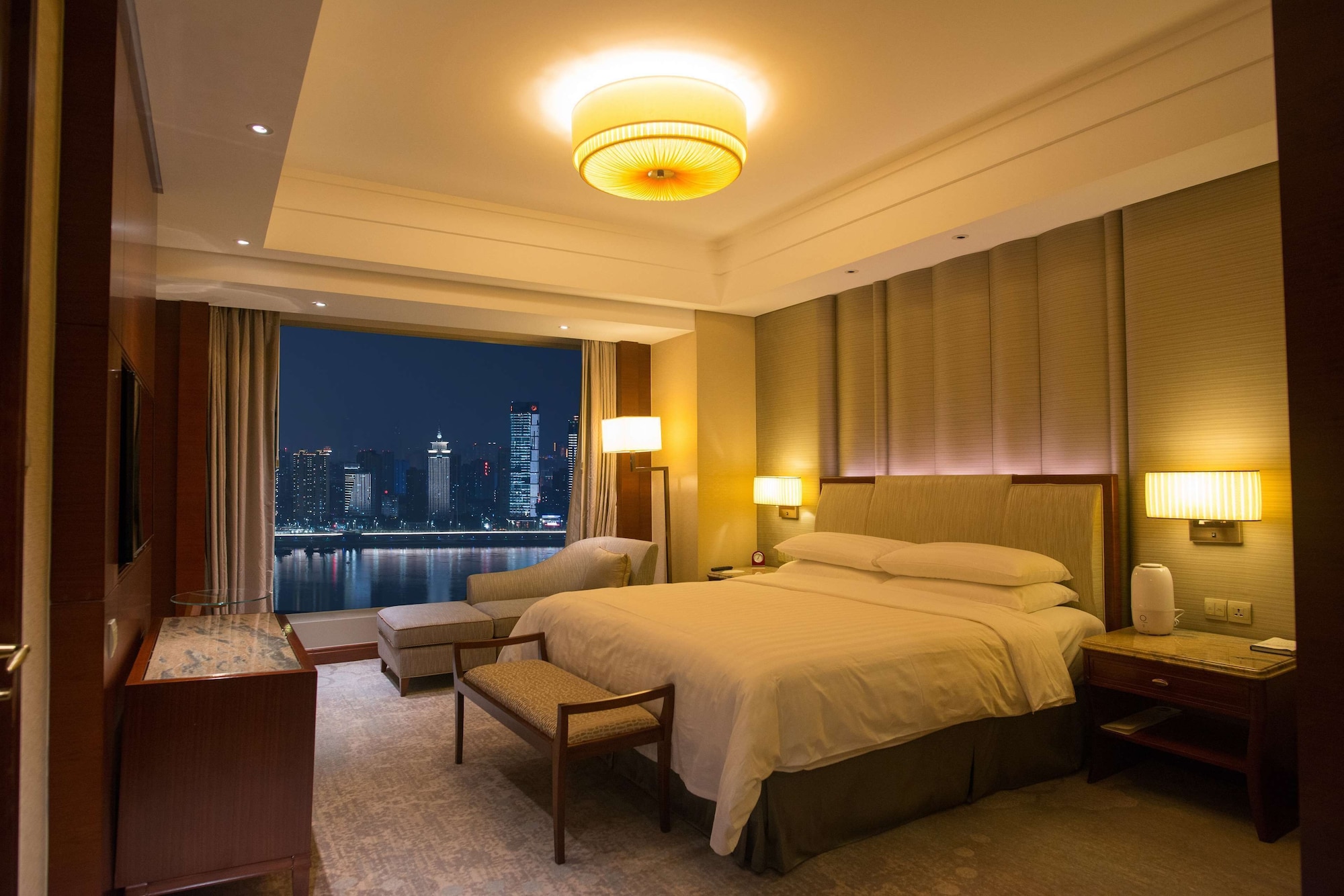 Horizon, Premier, King Bed, River View