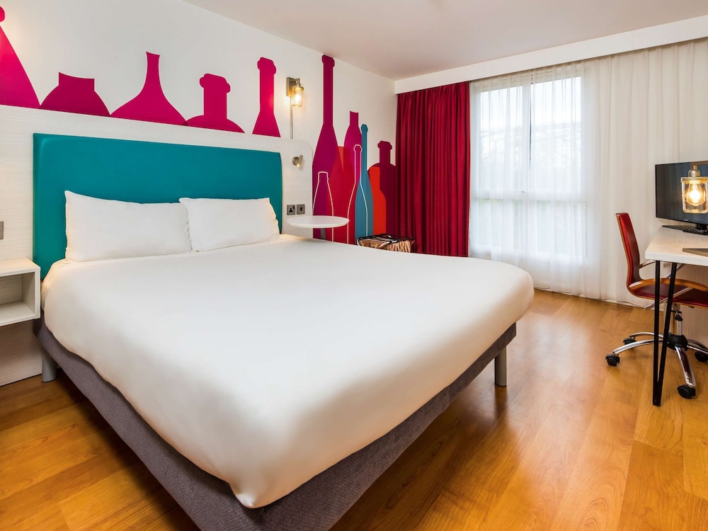 Room, Queen Bed