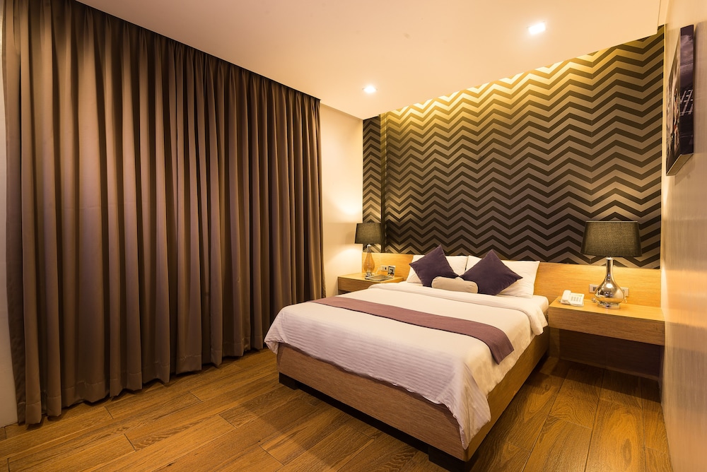 Lenox Hotel 13/58