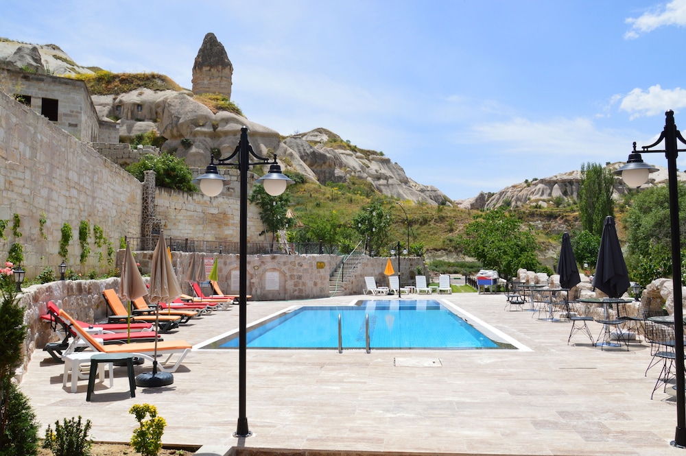 Grand Elite Cave Suites 47/50