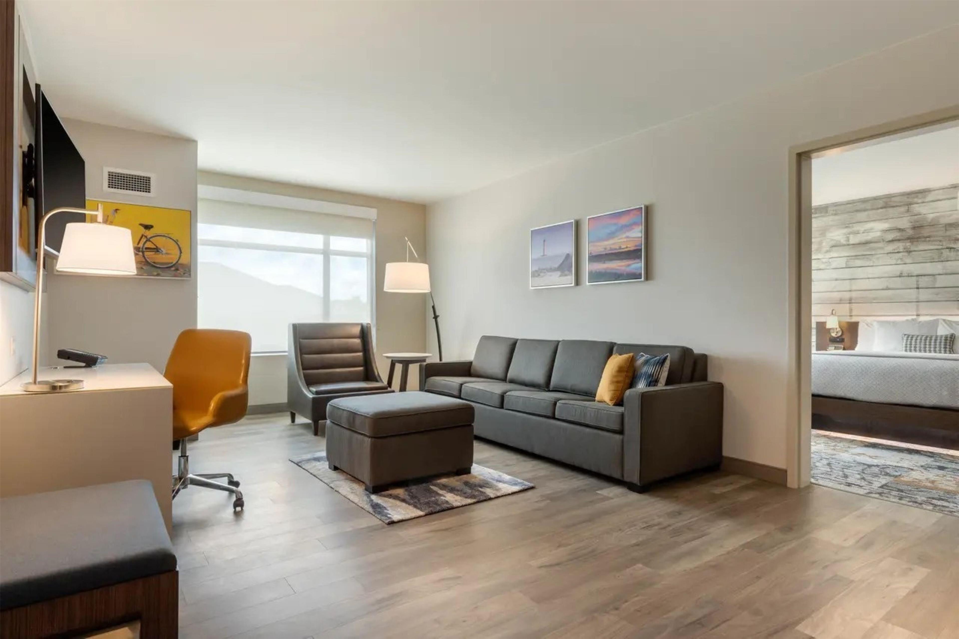 1 BEDROOM, SUITE, KING BED, ACCESSIBLE