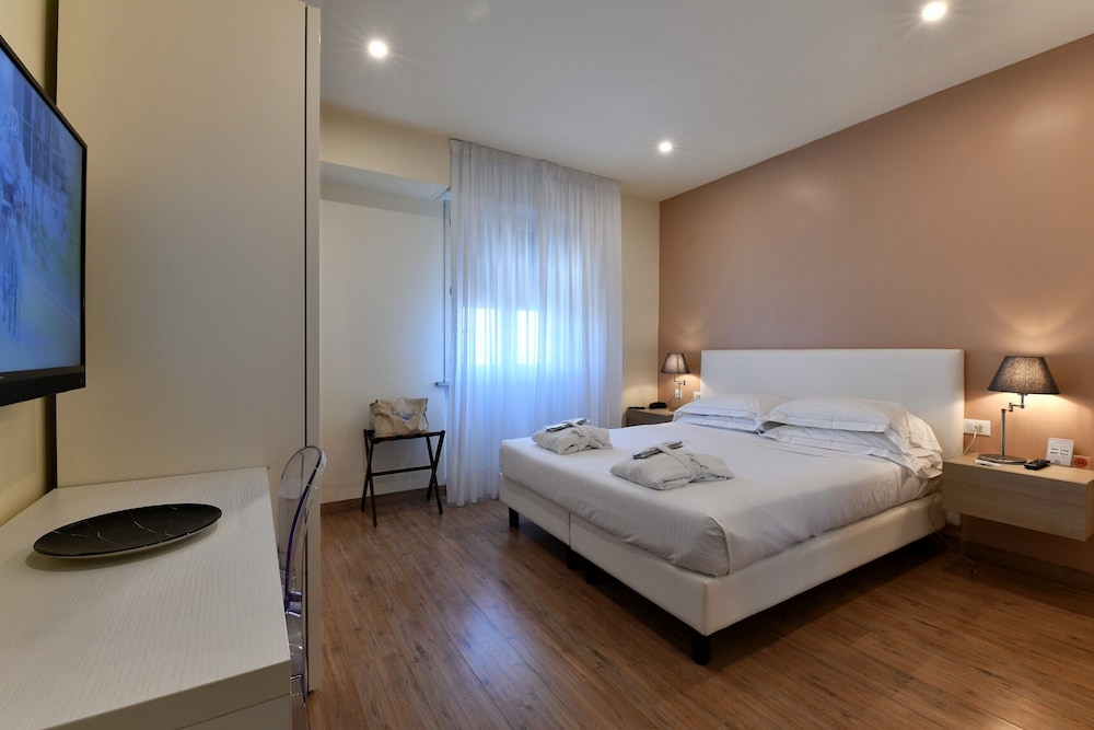 Junior Suite, Double Bed, Lateral Side Sea View, Sofa