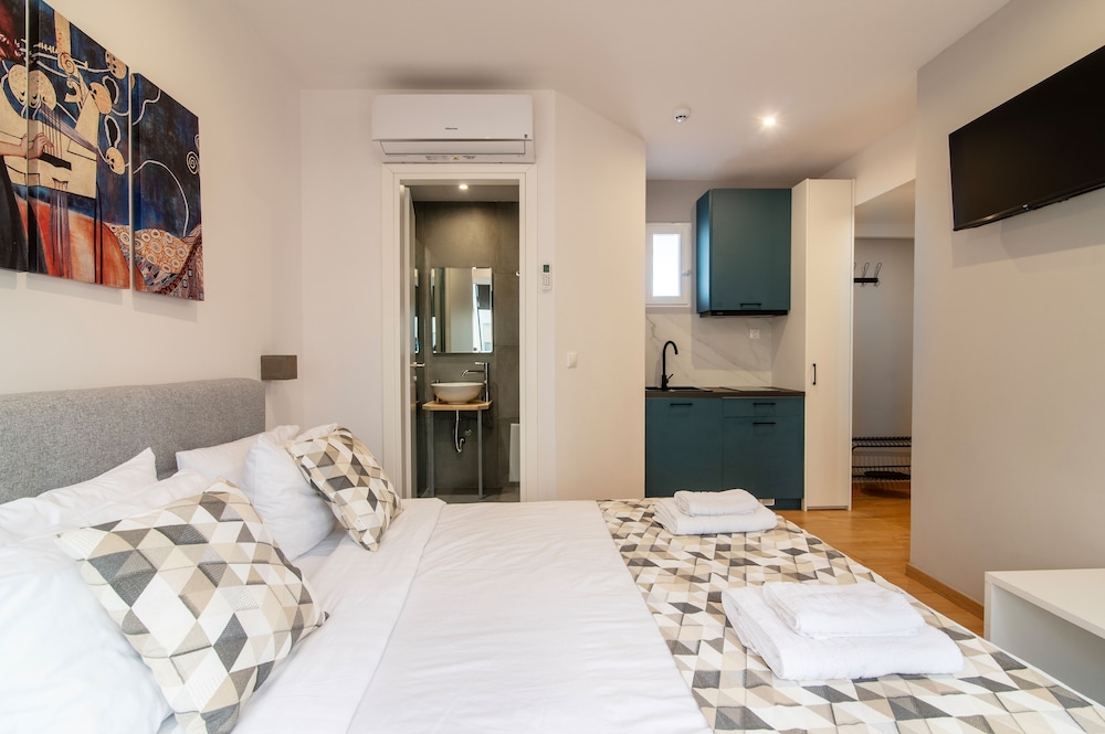 Olvia Suites Athens City Center 8/36