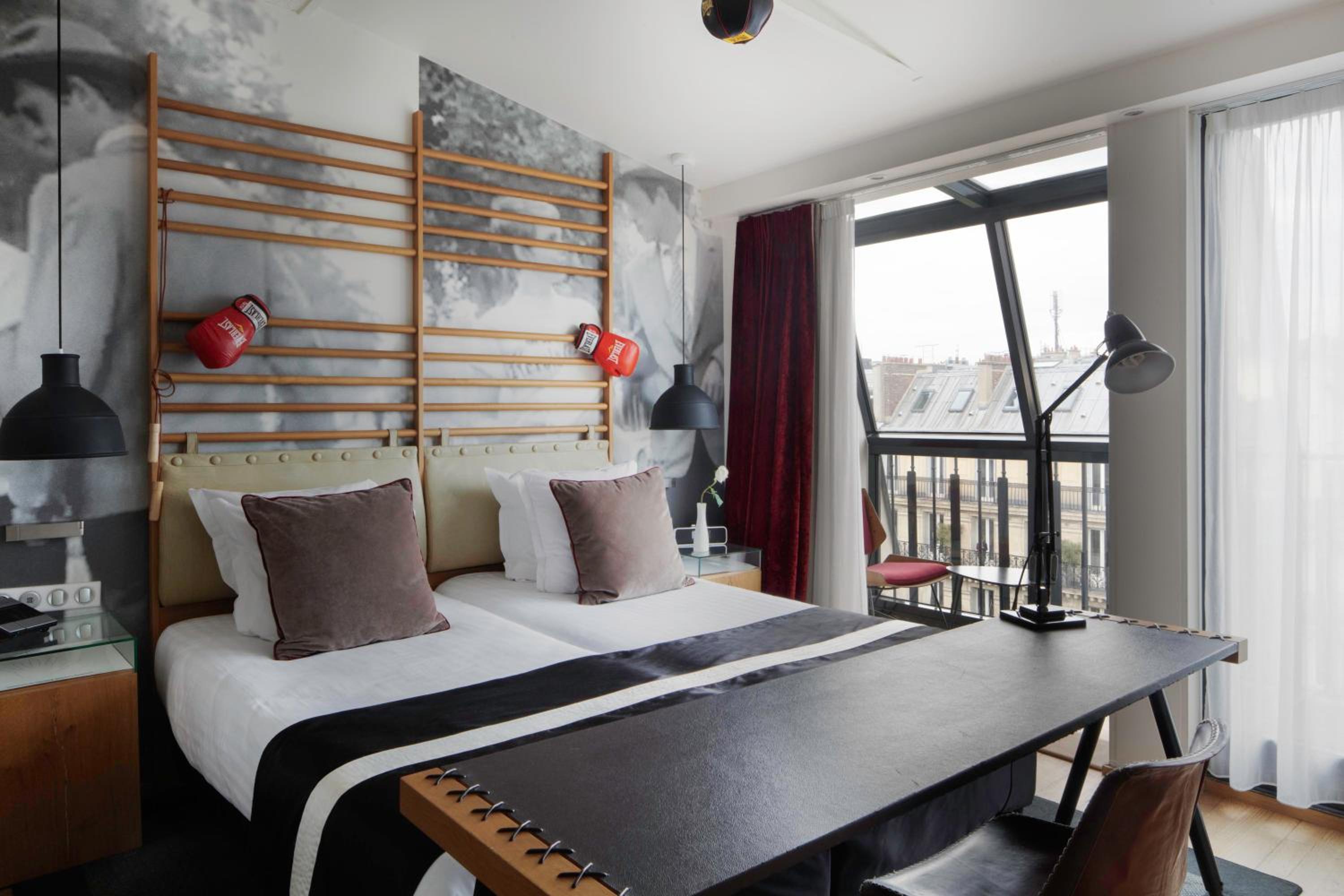 Privilege, Twin Beds