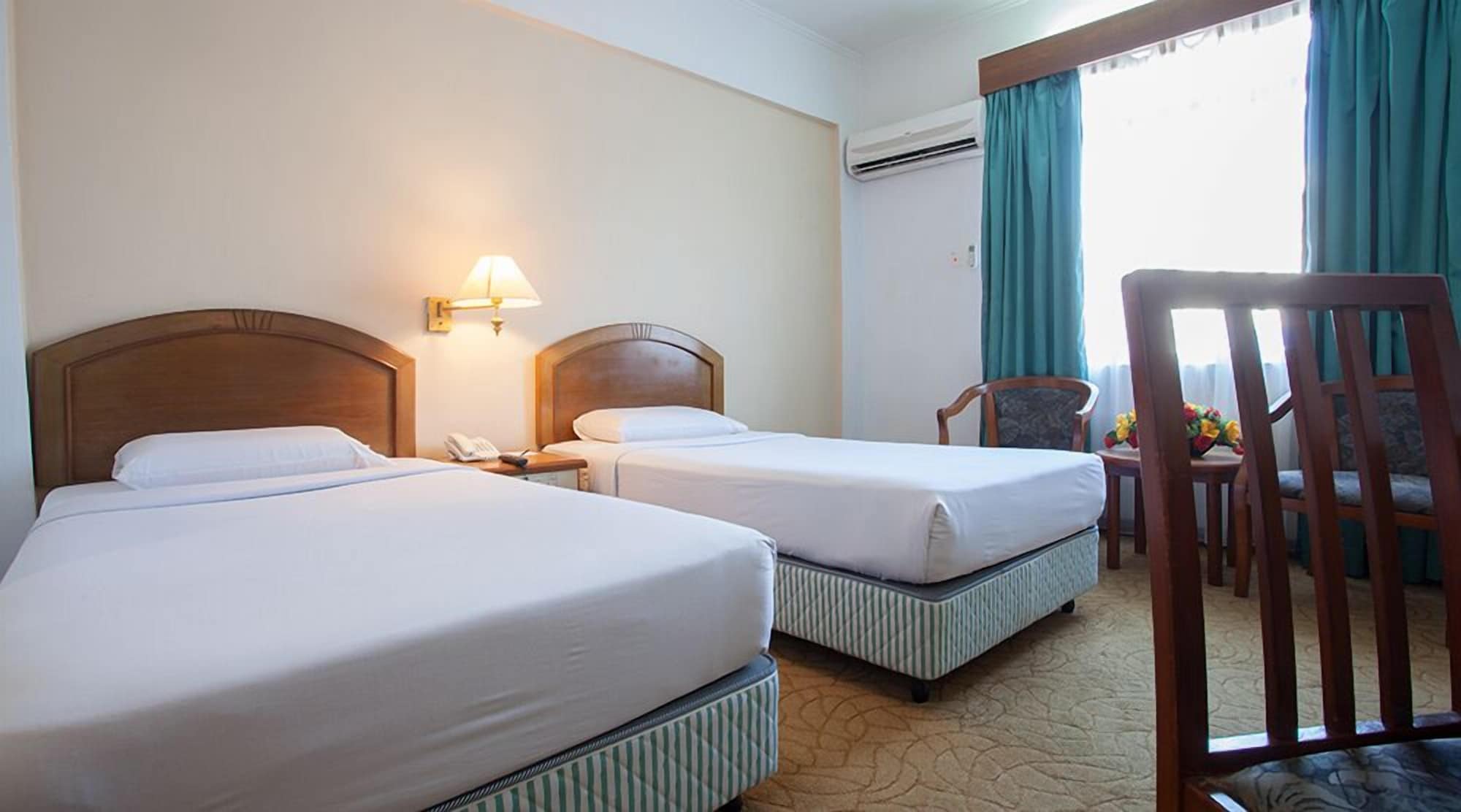 Superior, Twin Beds