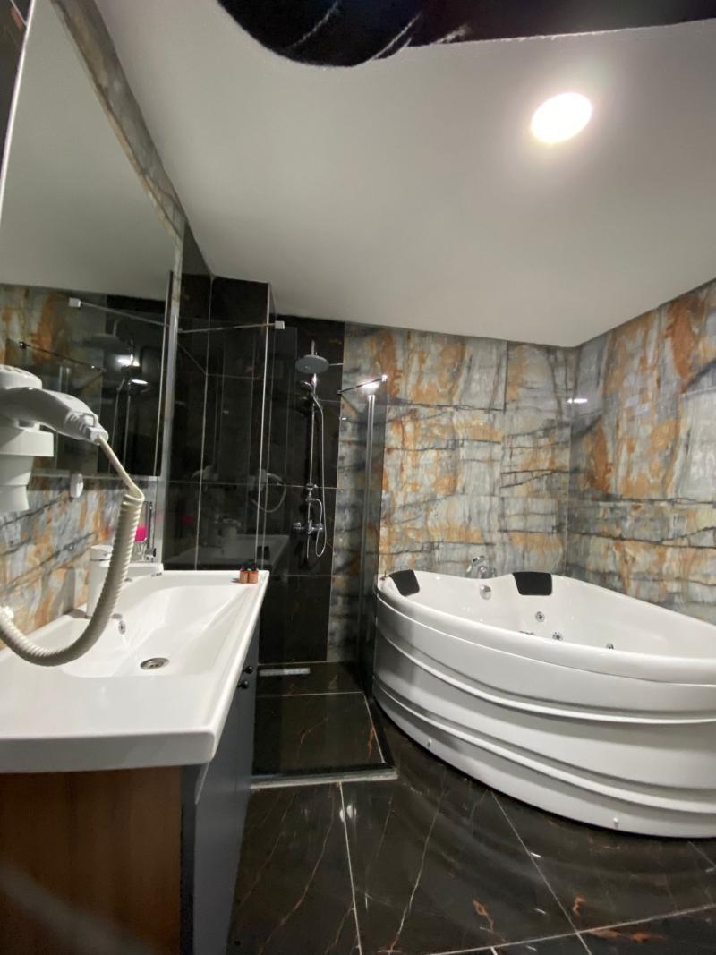 F&B Suite 18/19