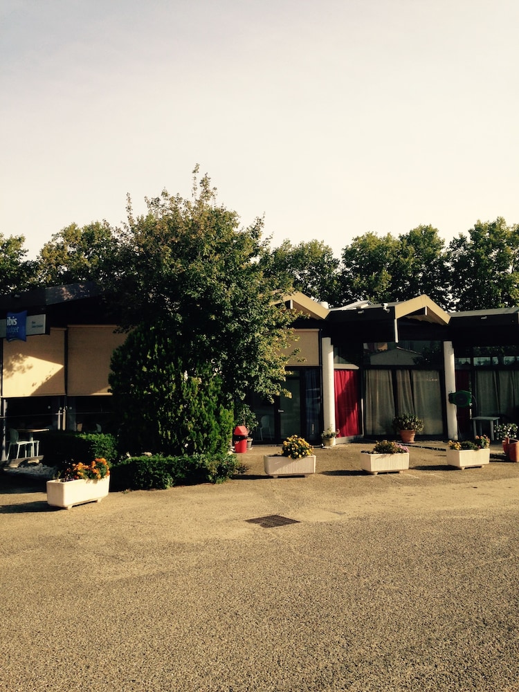IBIS BUDGET SAINT CHRISTOL LES ALES 38/50