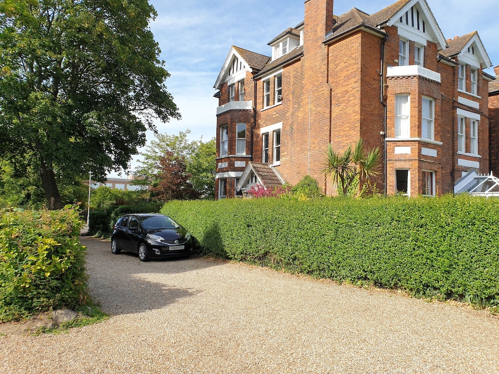 The Wycliffe Guest House 56/70