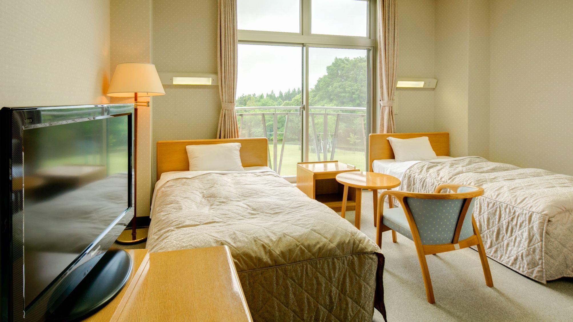 Universal, Twin Beds
