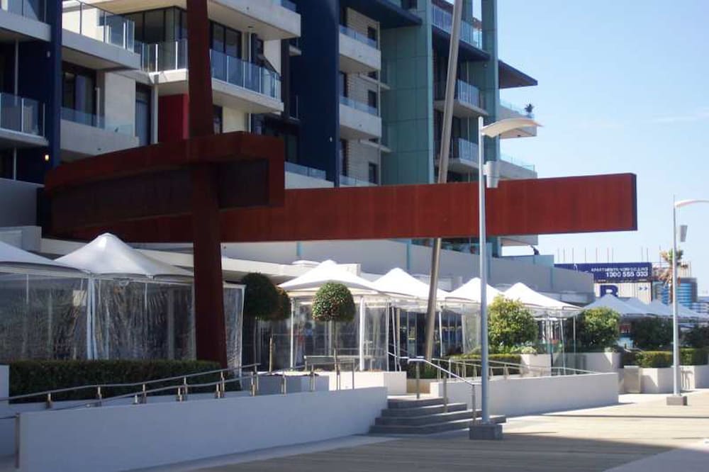 Akom Docklands 38/50