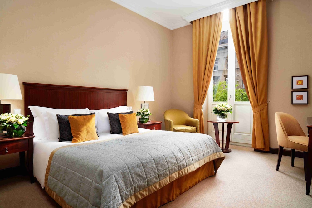 Spa, Deluxe, Executive, Suite, King Bed
