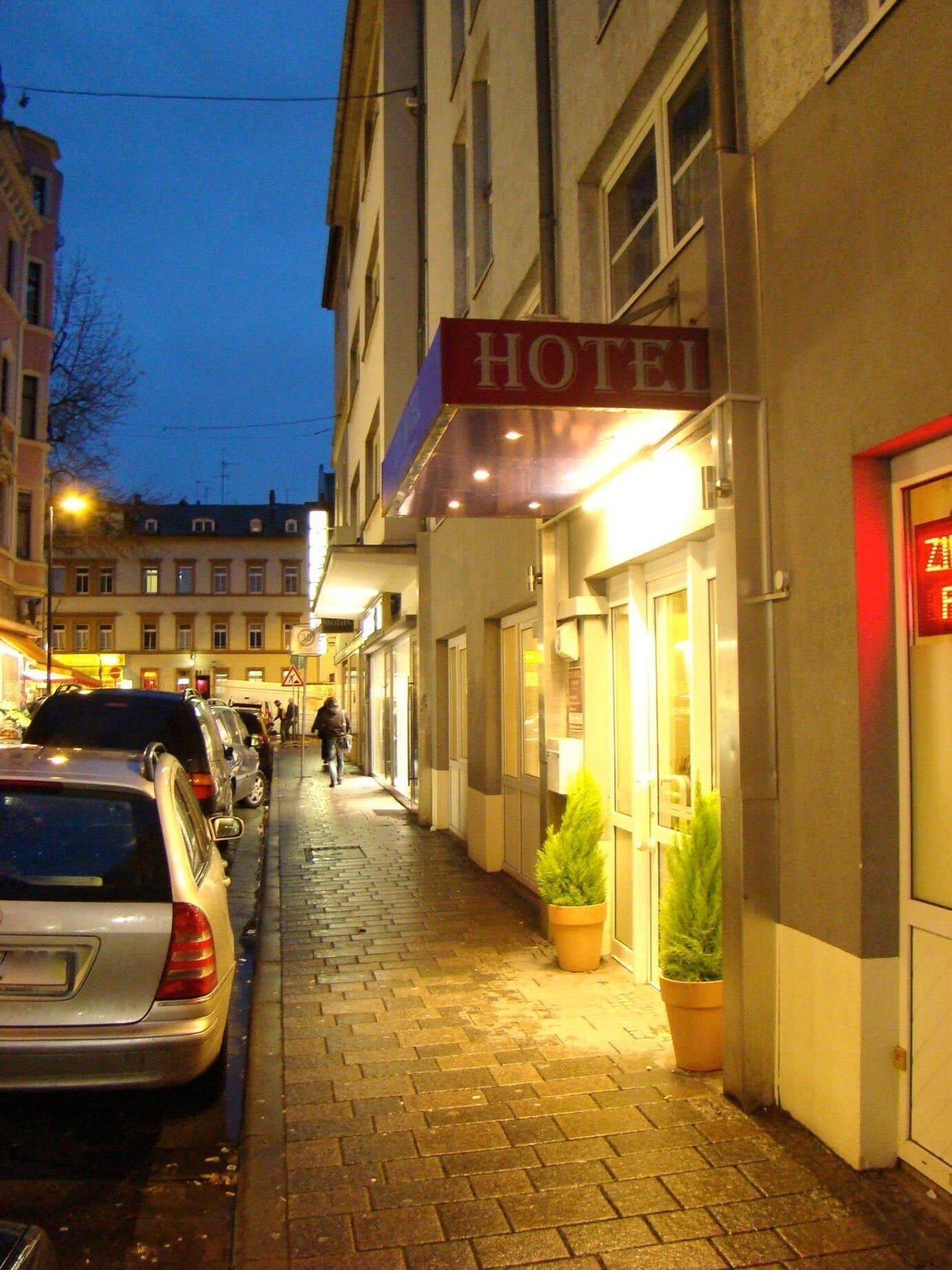 City Hotel Wiesbaden 23/26
