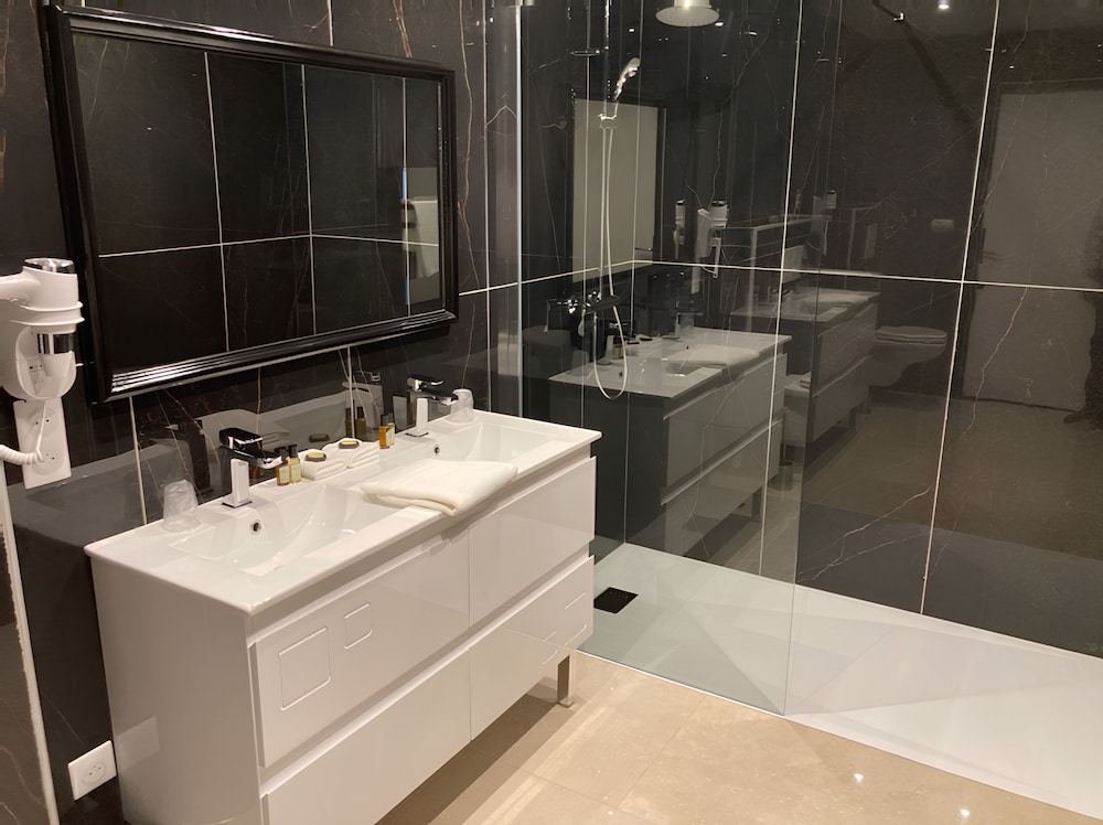 Logis Hotel and Restaurant - Le Mouton Blanc 34/36