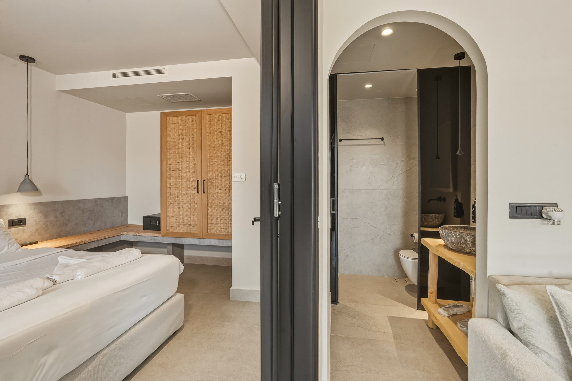 1 Bedroom, Suite, Sea View, Outdoor Jetted Tub، VOLTA Seaside hotel - Adult-only 9/9