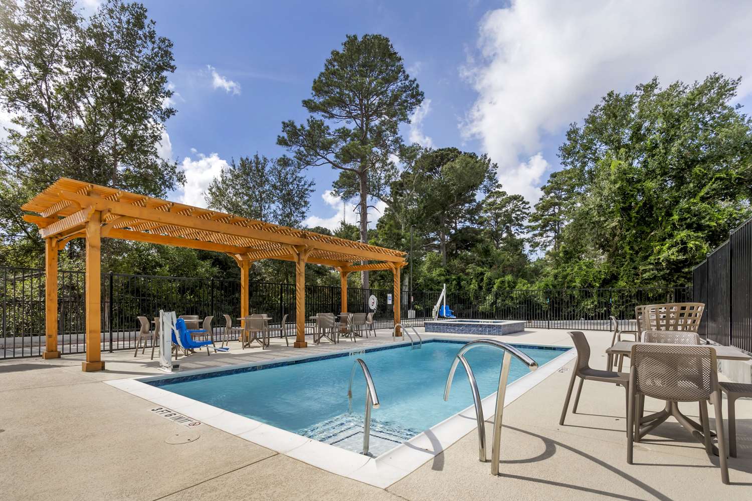 Comfort Inn & Suites Huntsville Near University 22/22