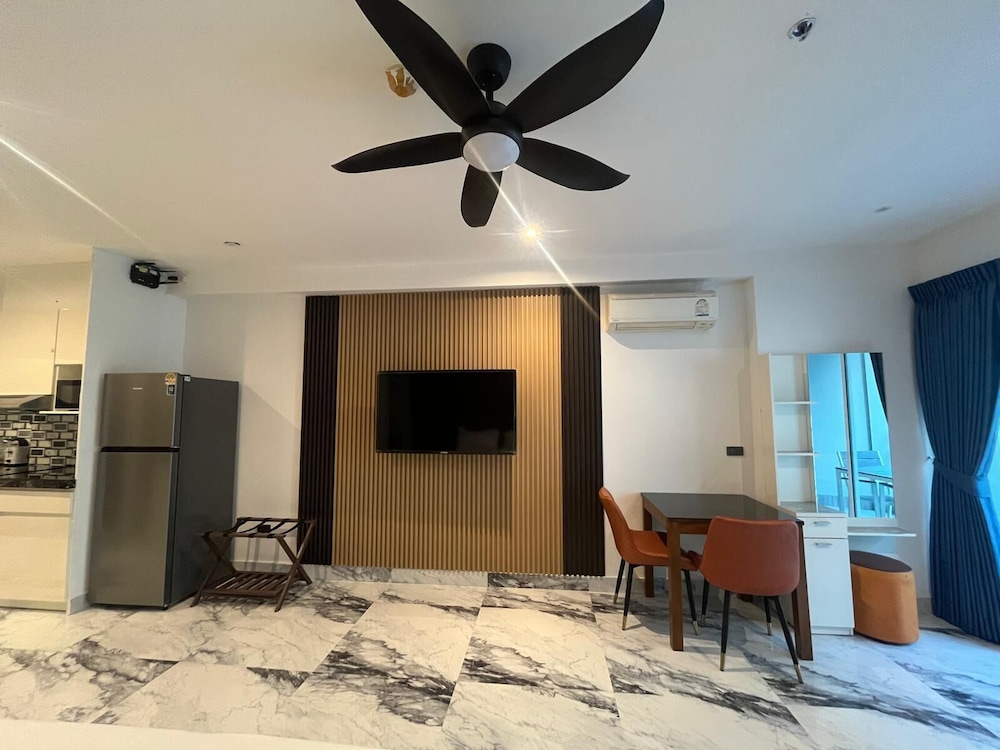 Vtsix Condo Rentals at View Talay 6 Pattaya 59/71