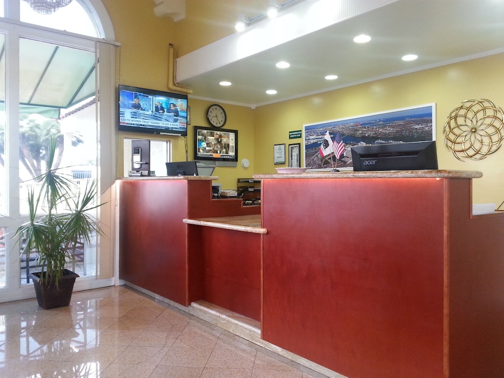 VAGABOND INN SAN PEDRO 4/49