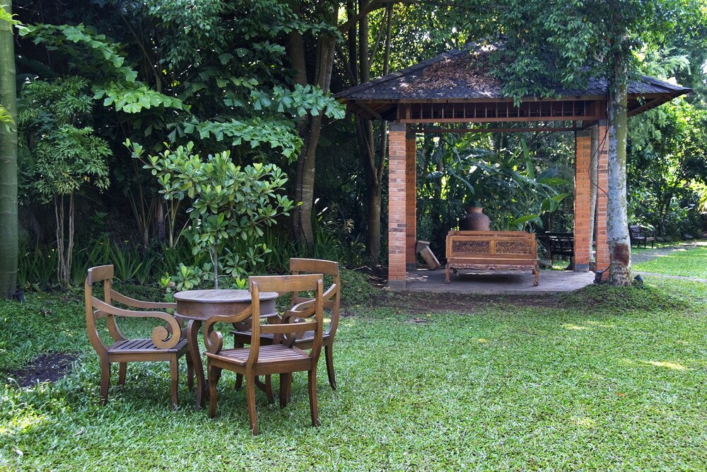 The Cipaku Garden 68/70