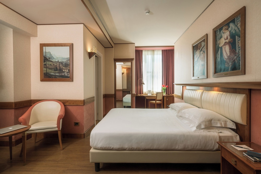 غرفة قياسية بسرير كوين، Sangallo Palace 3/9