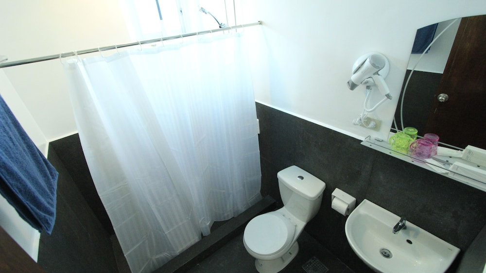 Coron Bluewave Hotel 73/75