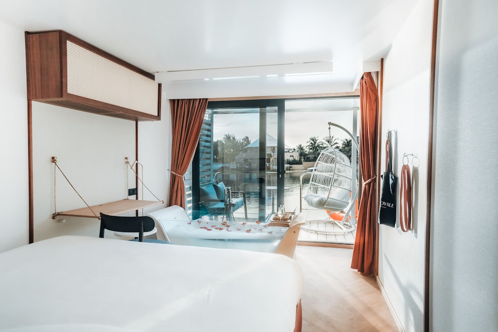 Crystal, King Bed, Ocean View, Hot Tub