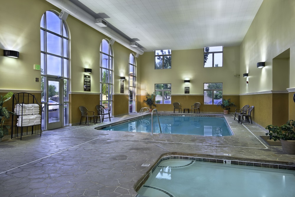Oxford Suites Boise 4/39