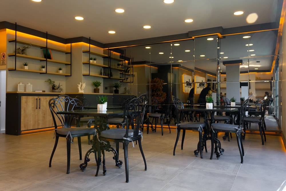 Lopera Deluxe Hotel 31/41