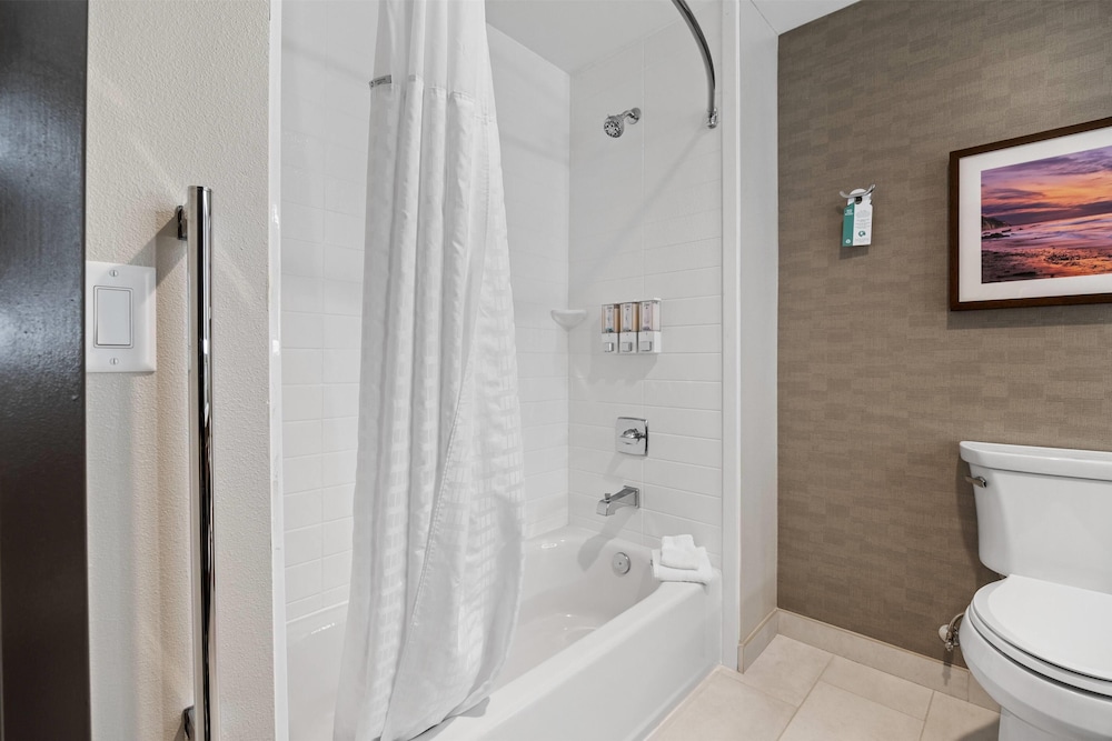 La Quinta Inn and Suites by Wyndham La Habra 60/60