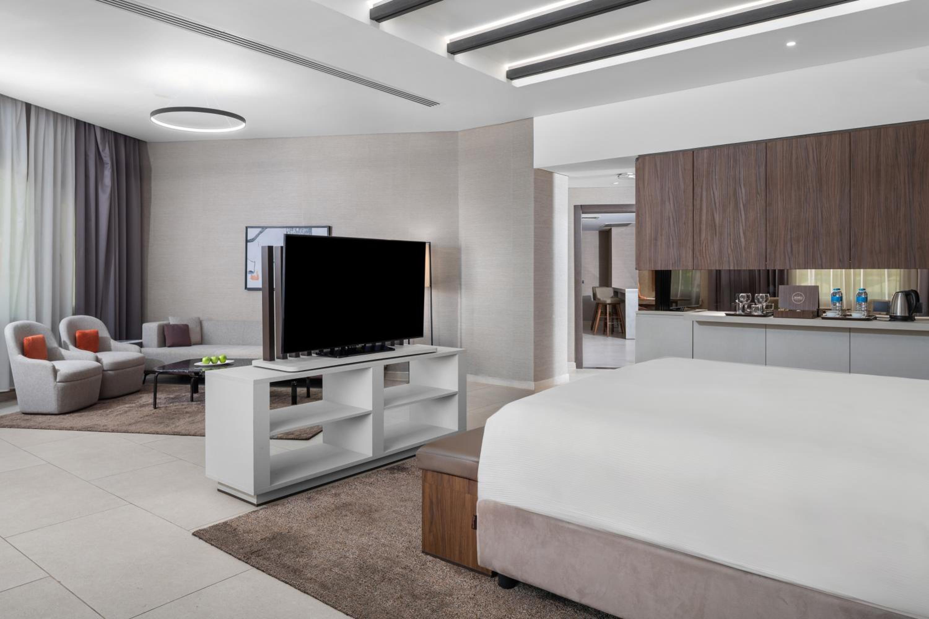 EXECUTIVE SUITE