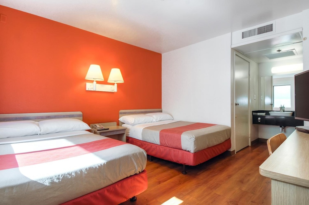Motel6 Oceanside, CA 30/62