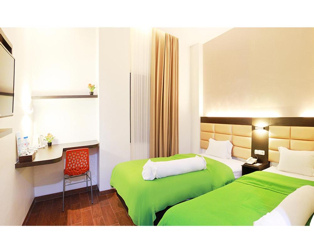 Emerald Hotel 18/42