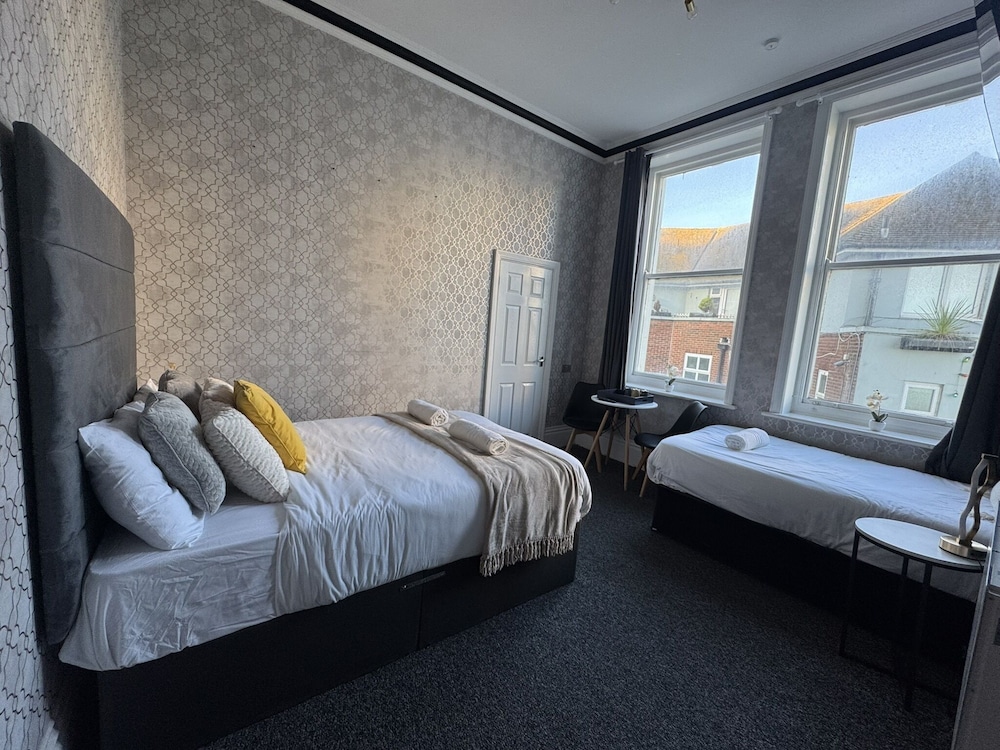 OYO Marine Parade Hotel Eastbourne Pier 26/60