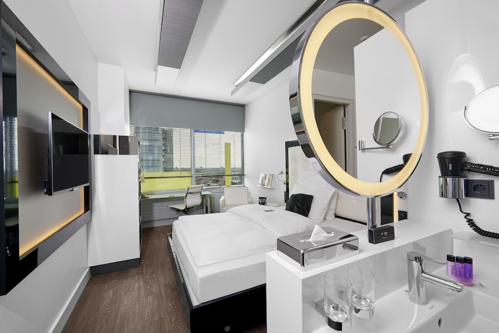 Innside By Melia Dusseldorf Hafen 33/75