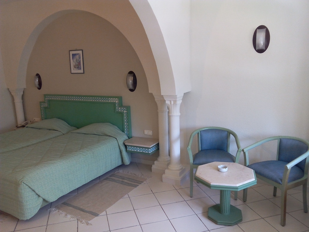 Tunisia Lodge 14/32