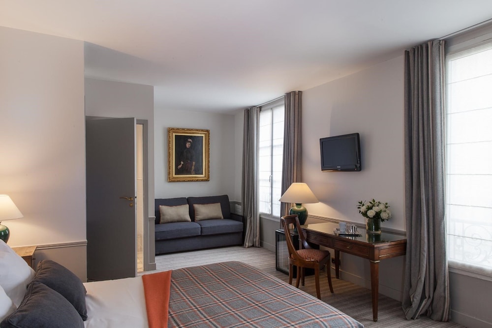 Hotel D Orsay 47/70