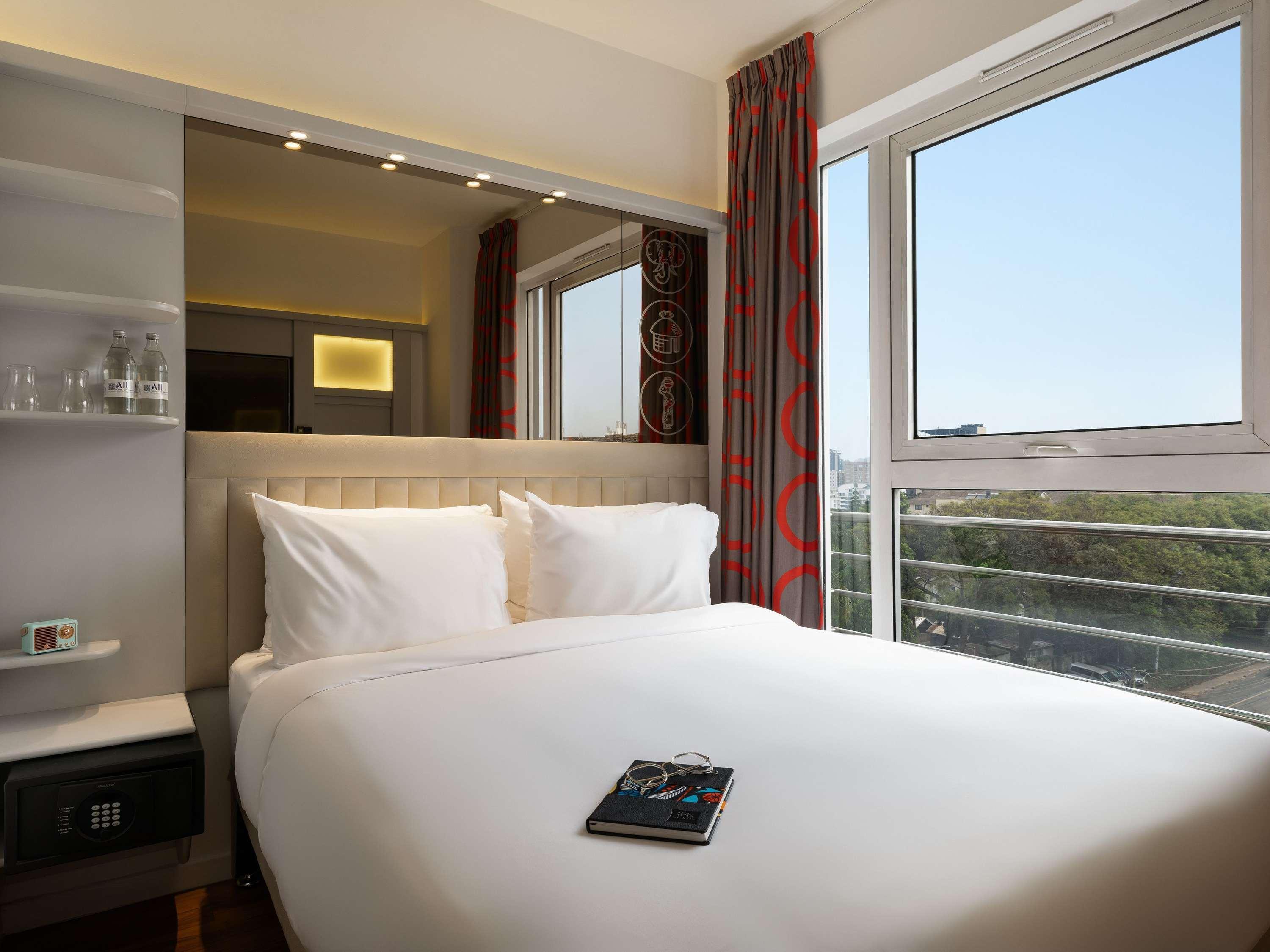 Trendy, Double Bed, Living Area، ibis Styles Nairobi Westlands 2/6