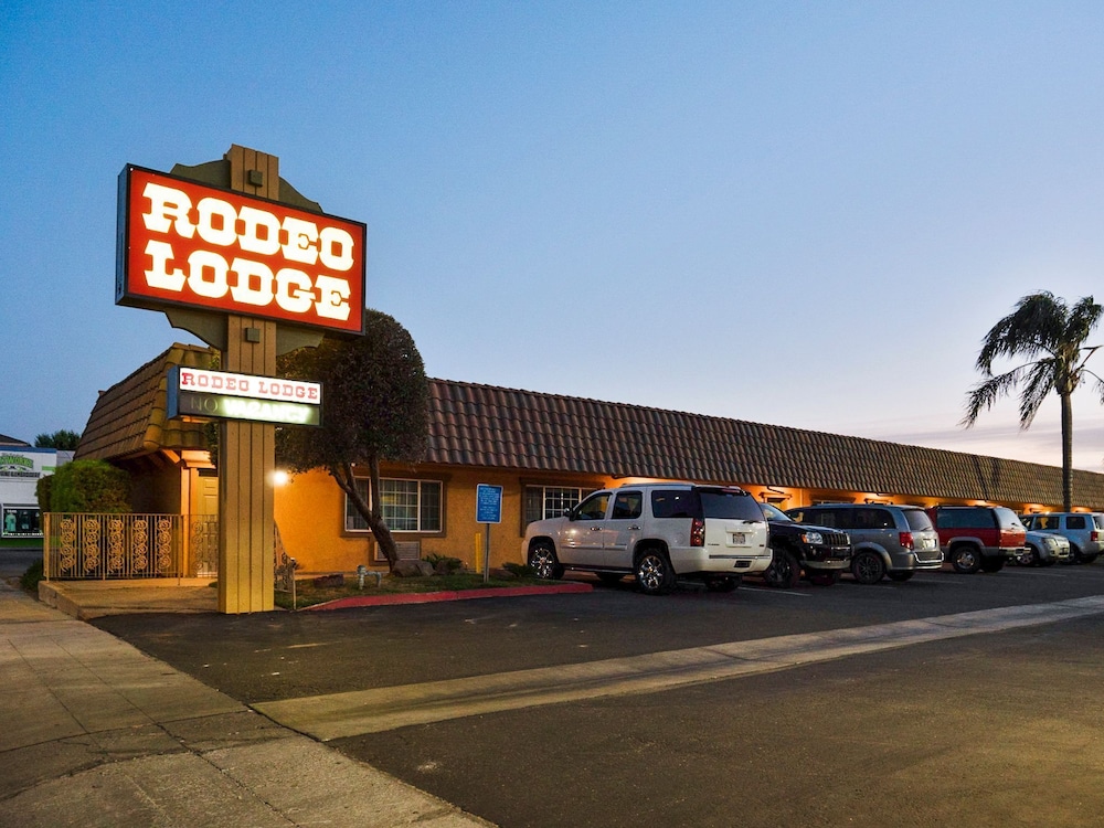 Rodeo Lodge (ex Americas Best Value Inn and Suites-Clovis/Fresno) 48/59