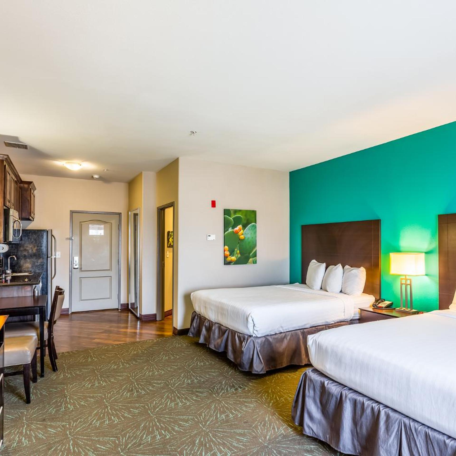 Efficiency, Queen Bed, Accessible