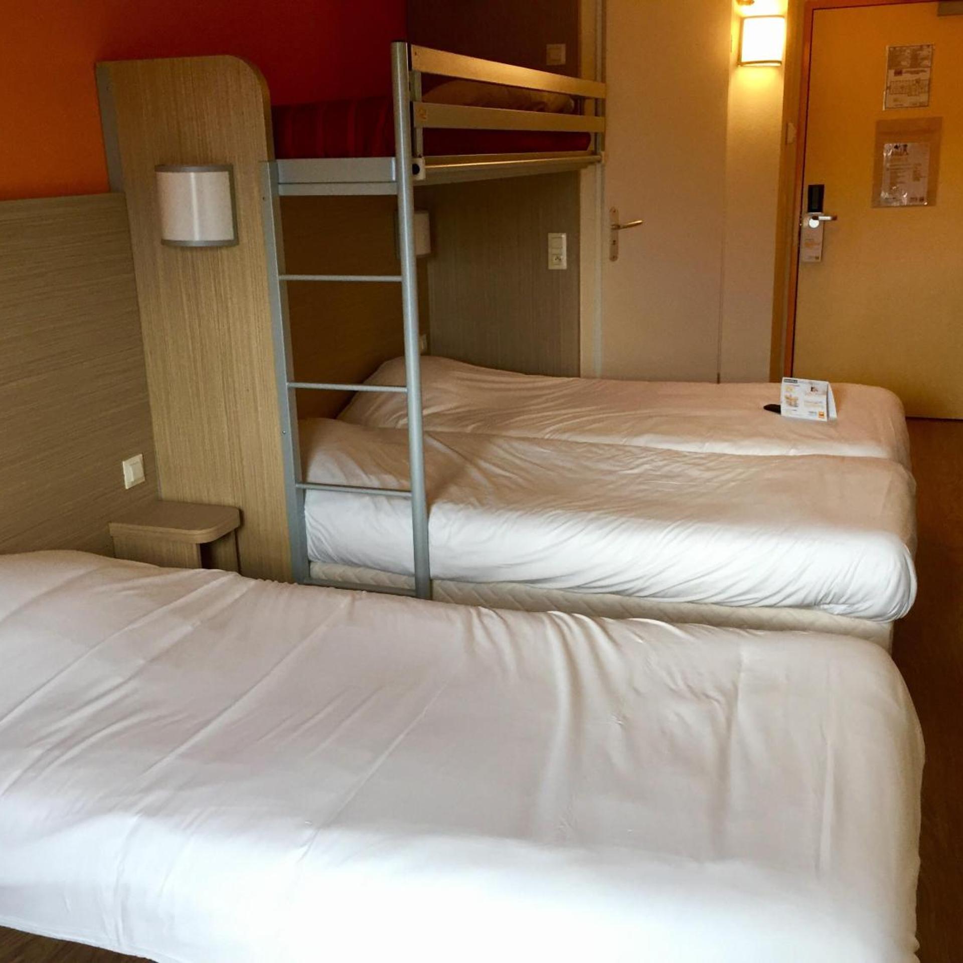 Room, Quadruple