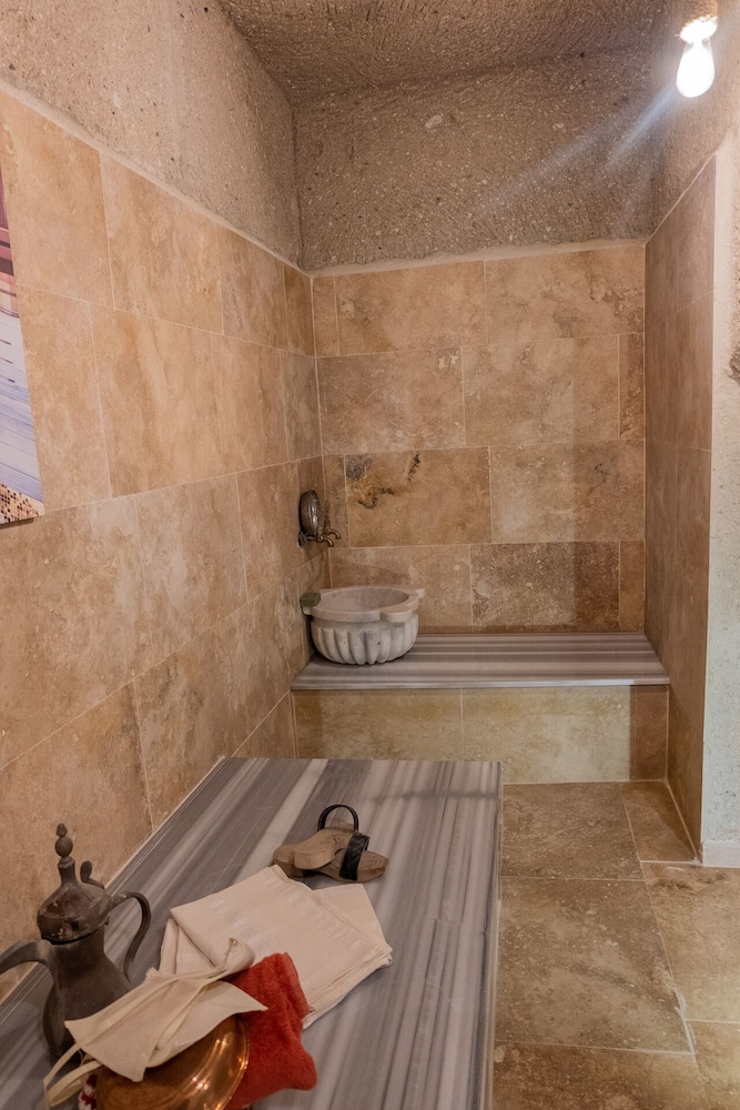 Grand Elite Cave Suites 24/50
