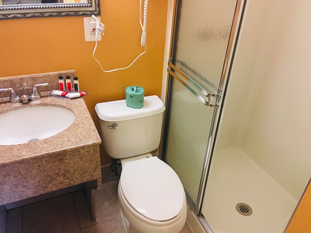 Travelodge By Wyndham Bay Shore Long Island 15/41