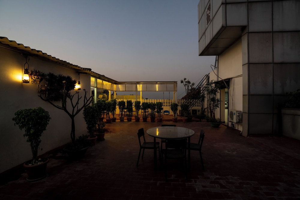 Aishwarya Suites 61/68