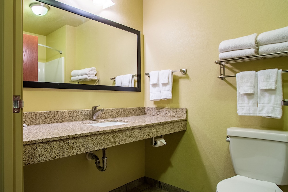 Cobblestone Hotel & Suites - Orrville 8/22
