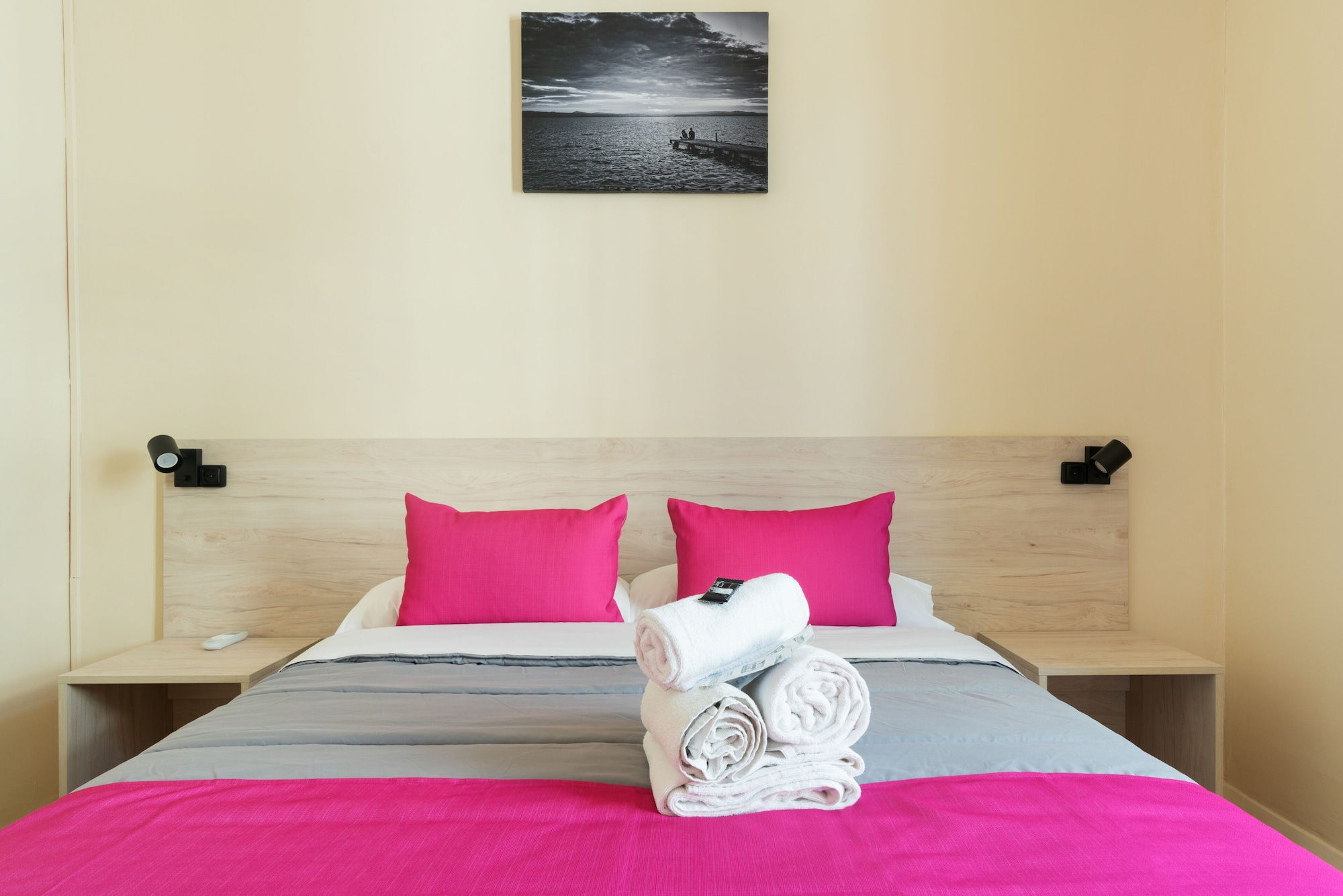 ROOM, DOUBLE BED, SHARED BATHROOM
