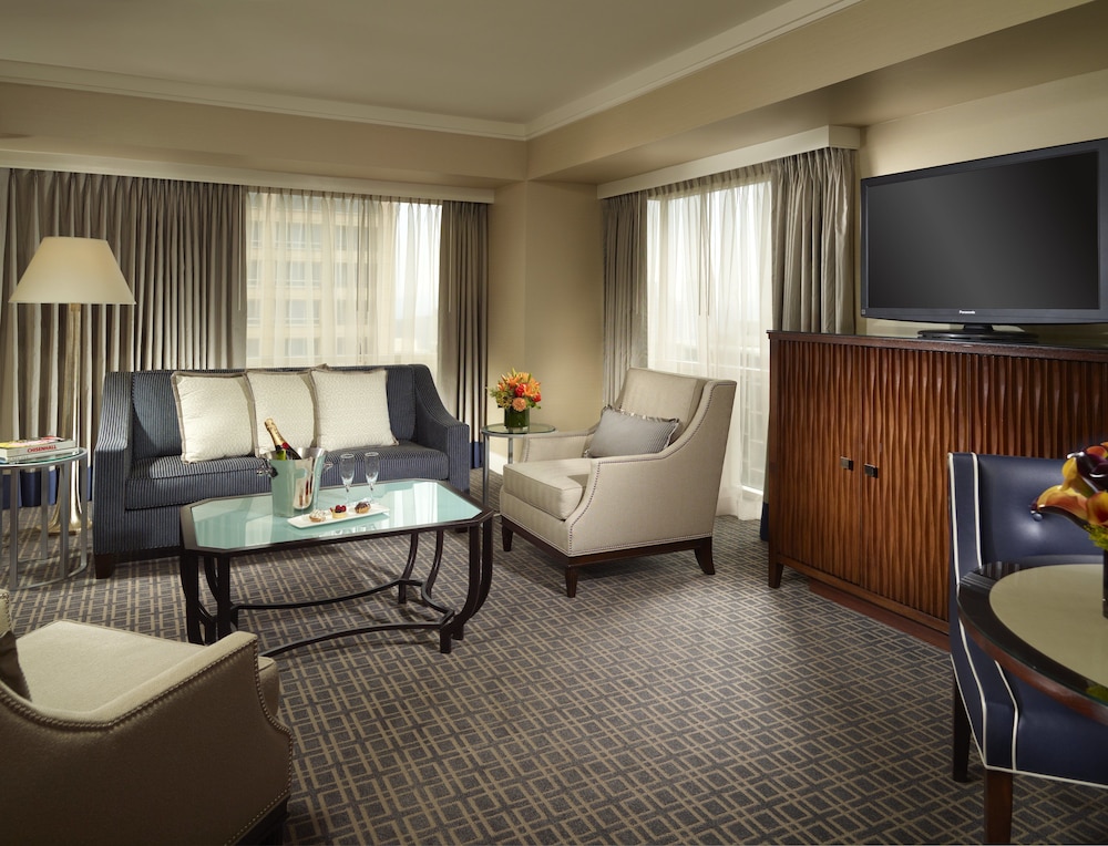 Omni Los Angeles Hotel At California Plaza 55/81