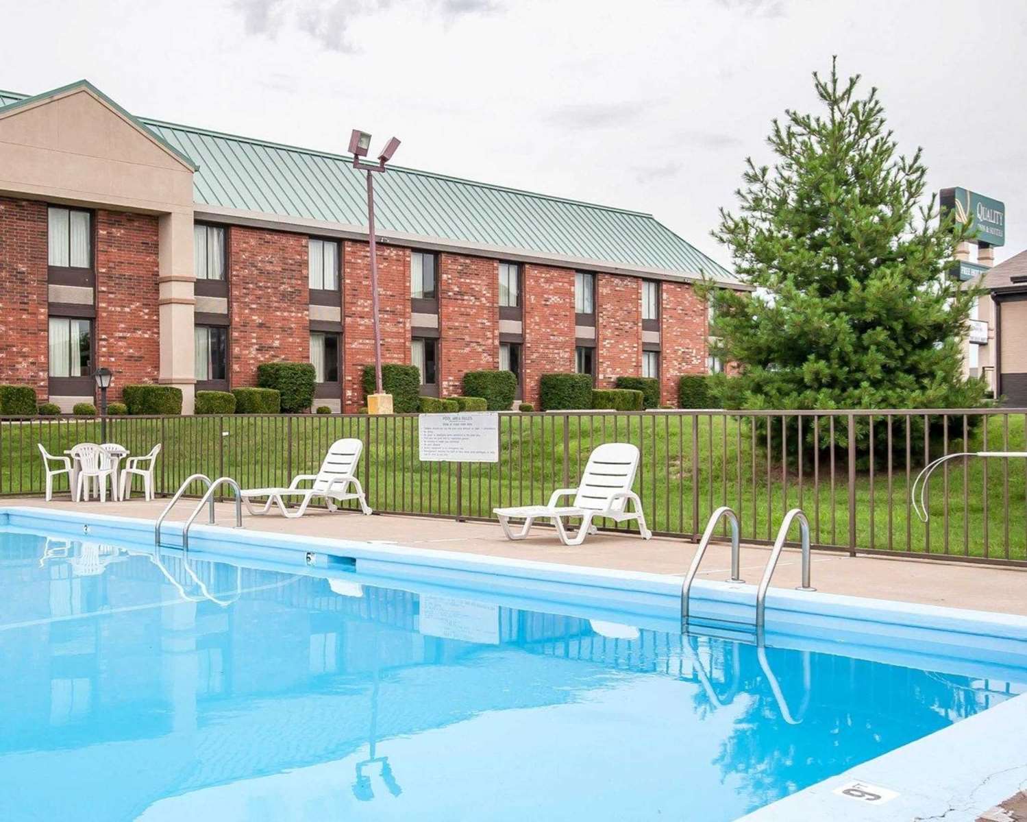 Quality Inn & Suites North Springfield MO 4/45