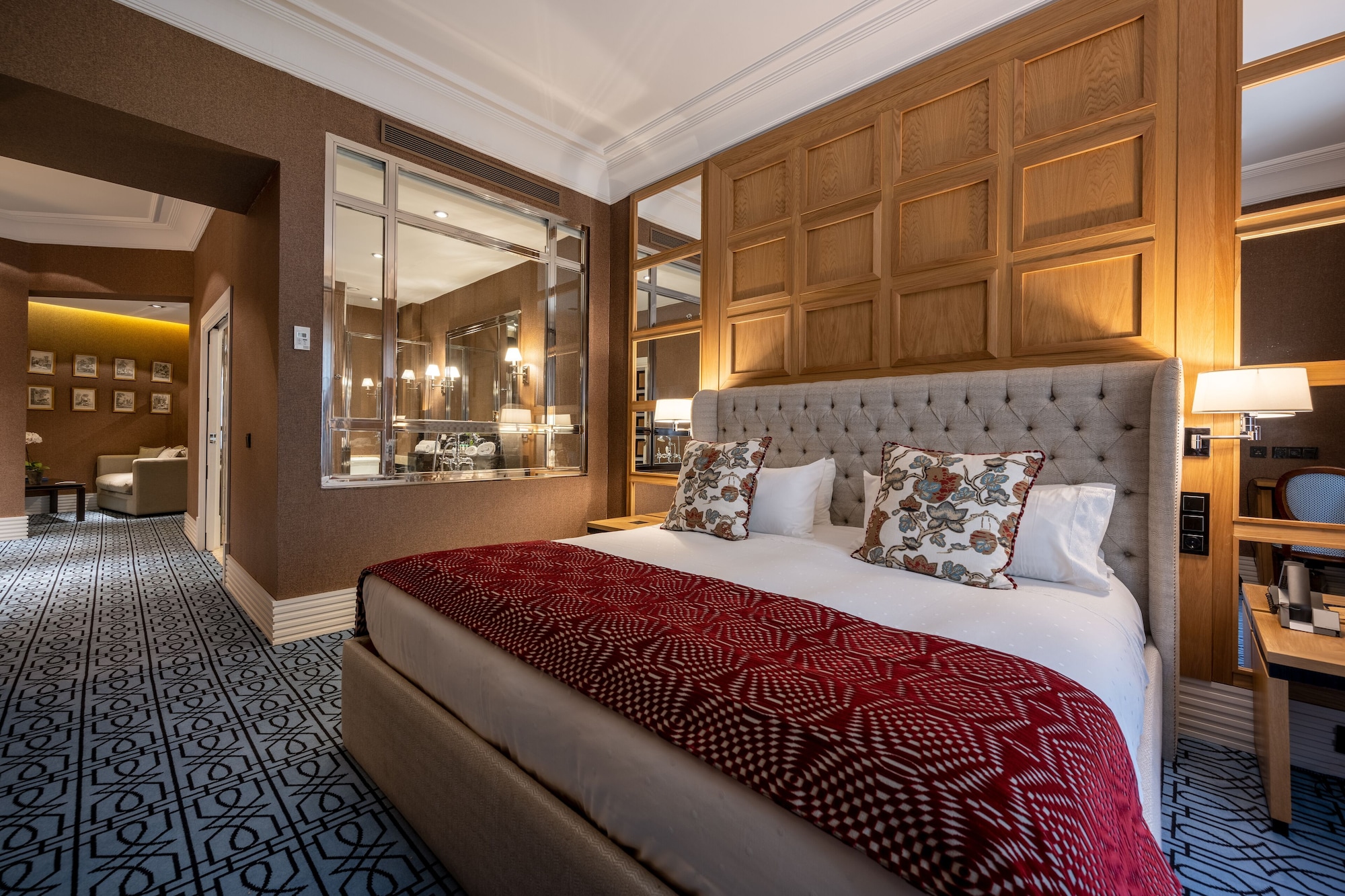 DELUXE, SUITE