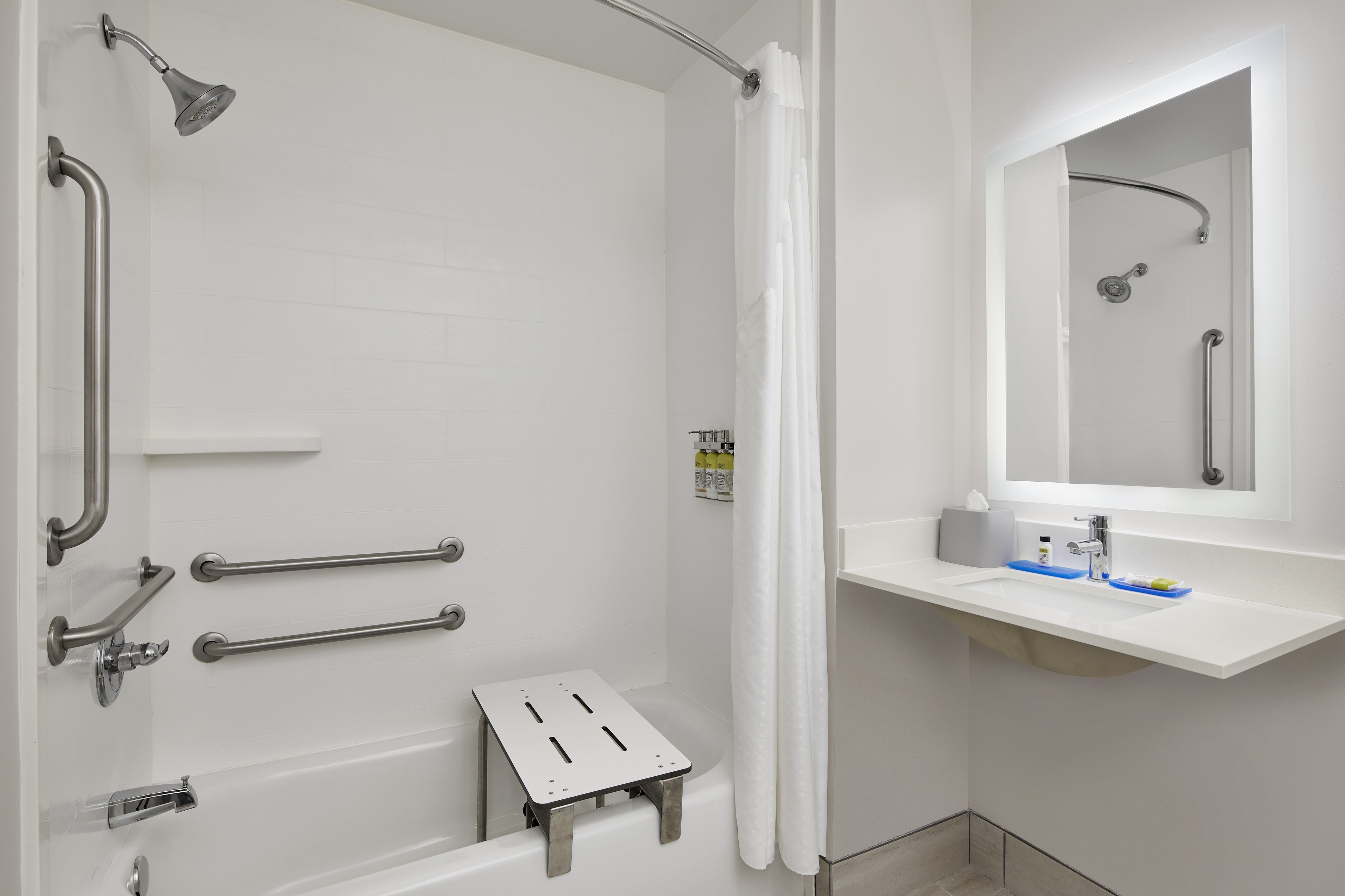 Holiday Inn Express Hotel and Suites Pensacola West-Navy Base 47/48