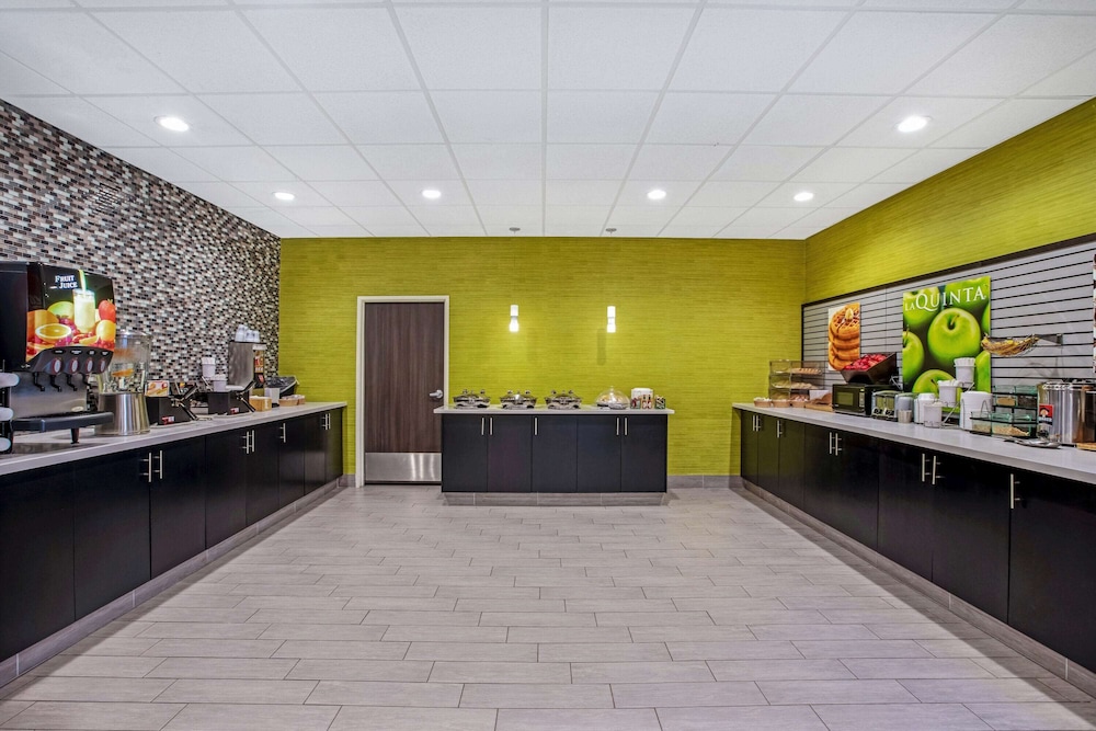 La Quinta Inn & Suites by Wyndham Kearney 7/45