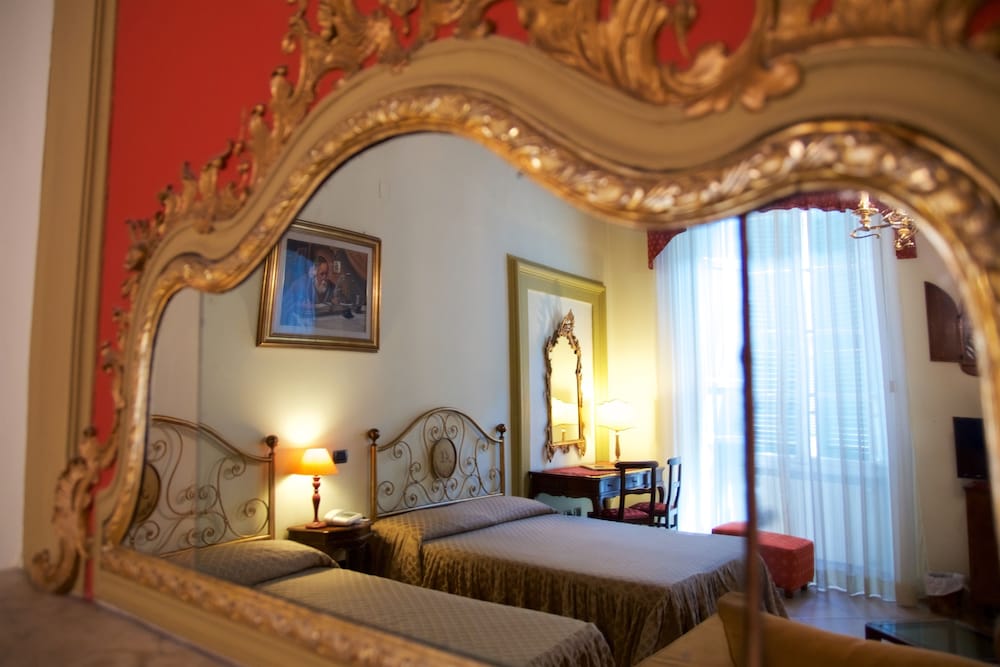 DELUXE, SUITE